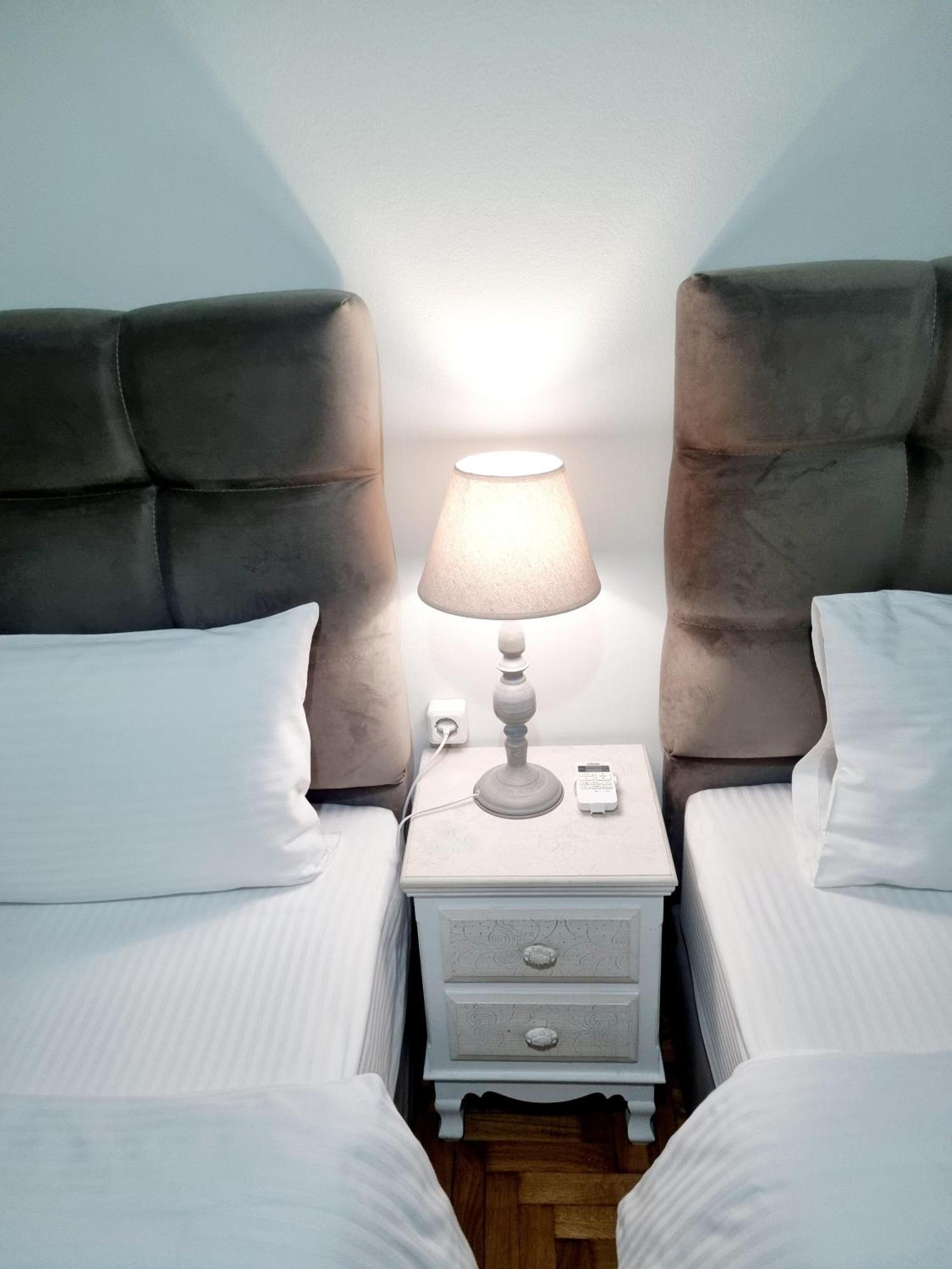Апартаменты Nina,1 Minute From Metro Station